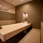 尊 - 半個室の6人掛けのボックス席（最大8名）