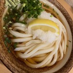 讃岐うどん 條辺 - ぶっかけうどん二玉。レモンと大根おろしで暑い日でも爽やかにいただけました