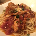 西洋家庭料理 レストラン オペラ - 鶏肉とブロッコリー、カリフラワーのトマトスパゲッティ