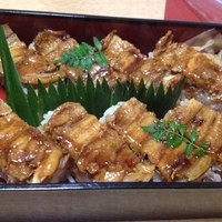 弥助 - 穴子の押し寿司
                お土産用