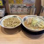 ラーメン 豚山 北千住東口店 - つけ麺1000円にショウガ