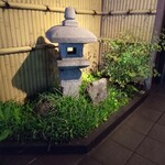 Ichiba Shokudou - 入口の庭