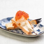Salt-grilled salmon with grated salmon roe