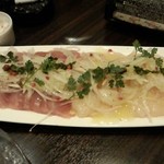 ワインとクラフトビール はるばる - 新鮮鮮魚のカルパッチョ2種盛り