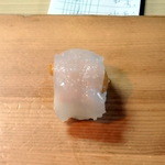 幸っちゃん寿司 - ウニ、アオリイカのせ