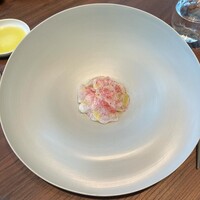 CYCLE by Mauro Colagreco - ホタテとカブだったかな、紫蘇の粉末とオリーブオイルで
