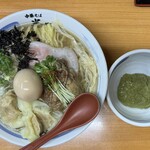 Chuukasoba Hanzawa - 牡蠣出汁ラーメン 1600円、麺大盛 150円、牡蠣ソース 300円
                2024年5月5日