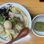 中華そば 半ざわ - 牡蠣出汁ラーメン 1600円、麺大盛 150円、牡蠣ソース 300円
      2024年5月5日