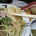 中華そば 半ざわ - 「牡蠣出汁ラーメン」の穂先メンマ
      2024年5月5日