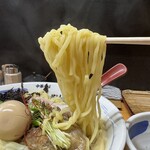 中華そば 半ざわ - 「牡蠣出汁ラーメン」の麺
      2024年5月5日