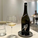 レミニセンス - サヴァニャンを見直す一杯！オレンジワインなのでタンニンは多少効いているのですが、それがなんともキレイ。
      これは素晴らしい♪