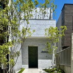 レミニセンス - 明るくて気持ちのいい日でしたが、新緑というより、完全に初夏。
      日本の春と秋は、失われてしまったなぁ（涙）