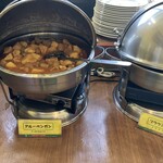ニューホットマサラ - 帰りにビュッフェコーナーでアルベイガンだけ必殺覗き見してみたら、コレも間違いなくウマいヤツだわ