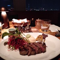 ザ タヴァン グリル＆ラウンジ - 