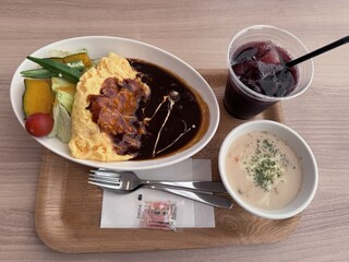 アトリエ - オムデミライス　980円　他