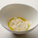 カンテサンス - 看板メニュー　山羊乳のなめらかなババロア
                                (ネットで見つけたカンテサンス提供の写真で自分が食べたそのものではありません)