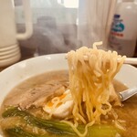 Tengu Kitakoshi Ramen - 麺は縮れ麺
