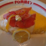 ポムの樹 - サーモンのレモンバタークリームソースオムライス