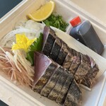 emCAMPUS FOOD - 藁焼きの鰹1500円
