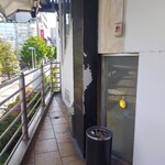 セガフレード・ザネッティ・エスプレッソ - 2階のベランダの喫煙スペース
