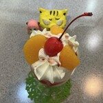 ヴェルサイユ - ミニパフェ(ストロベリー)  480円(税込)  ※上からも