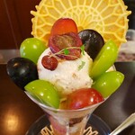 CAFE CUPOLA mejiro - 白露に香るぶどうパフェ