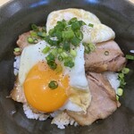 ホルモン 鉄板鍋 ゆん - 焼豚玉子飯