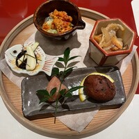 対馬のどぐろとイカ活き造り 博多 魚蔵 都ホテル店 - 