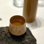 レミニセンス - 以前からある「天岩戸」ですが、桜の木で作られた器にバージョンアップ。
      名古屋コーチンのスープは、変わらずじ〜んと美味しい(^^)