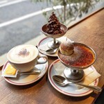 Rond sucre cafe - モンショコラ　特製チョコレートソース(上)　クレームブリュレ　ジェラート添え(右)　カフェラテ(左)
