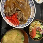 望月 - 五島牛丼(お味噌汁、お漬物、サラダ、コーヒーorコーヒーゼリー付)