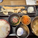 しんぱち食堂 - サーモンハラス定食&生卵&厳選高級ネギトロ