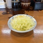 Katsudon Takatsu - 千切りキャベツ