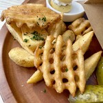 87cafe - Coarse Grain Mustard Burger Cafe Plate (Truffle-flavored Potatoes) @ JPY 1,705