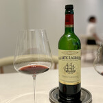 レミニセンス - 松阪牛には、シャトー・マラルティック・ラグラヴィエール。
      30年近く経っていますが、生き生き。
      ペサック・レオニャンらしいエレガンス。メルロー多めということもありますが、こういうボルドーは久しぶり。