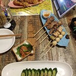焼鳥 MOZU - テーブル。