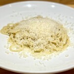 洋食 おがた - パルミジャーノと黒こしょう パスタ（カチョエペペの傑作）