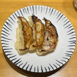 大衆食堂 てんぐ大ホール - 薄皮焼き餃子3個 ¥154-