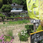 壱弐参 CAFE - 黄色いのぼりと看板が目印