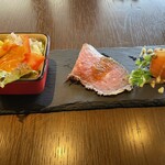 グリル ザ アール - 前菜（サラダ、ローストビーフ、サーモン）