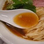 中華そば うお静 - 特中華 醤油のスープ