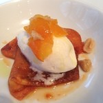 ビオディナミコ - カンパリオレンジのクレスペッレとマスカルポーネのジェラート。
      苦味のあるカラメルソースがGOOD♪