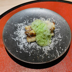 Toriyaki Ohana - ホワイトアスパラガスの炭火焼きパルメザンチーズとブラックペッパー、えだまめのソース