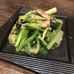 Atarassia - 青菜とベーコンのガーリックバターソテー　850円