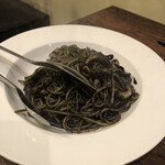 Atarassia - イカスミのスパゲッティ　1,250円