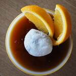 オトナリ珈琲 - コーヒーゼリーオレンジ入り（大福のせ）（600円） 