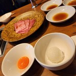 Ushigoro Nishiazabu - すき焼き風。お肉1枚に美味しい卵黄1個…！
