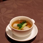 月苑飯店 - ワンタンと青梗菜の澄ましスープ