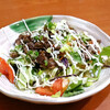 Honetsuki Dori Izakaya Wantsuu - 牛肉の焼肉サラダ