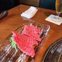生粋 - 刺し。お肉をしっかり感じられる